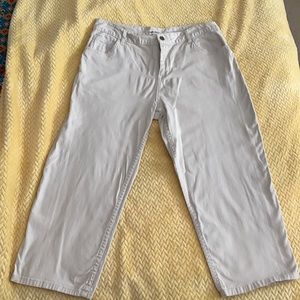 Cherokee Khaki Capris